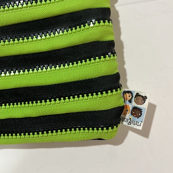 Zippered wristlet-clutch - Picture 3 of 10